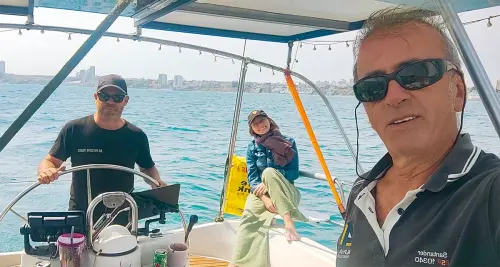 Alumnos de navegación a vela a bordo del Rockola.