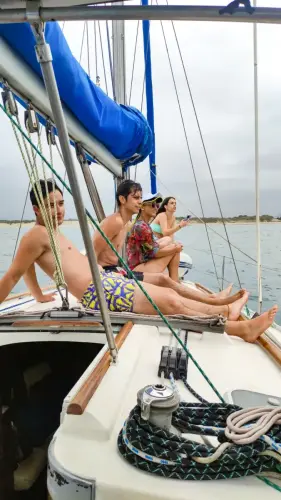 Avistamiento de ballenas desde la embarcación Rockola.